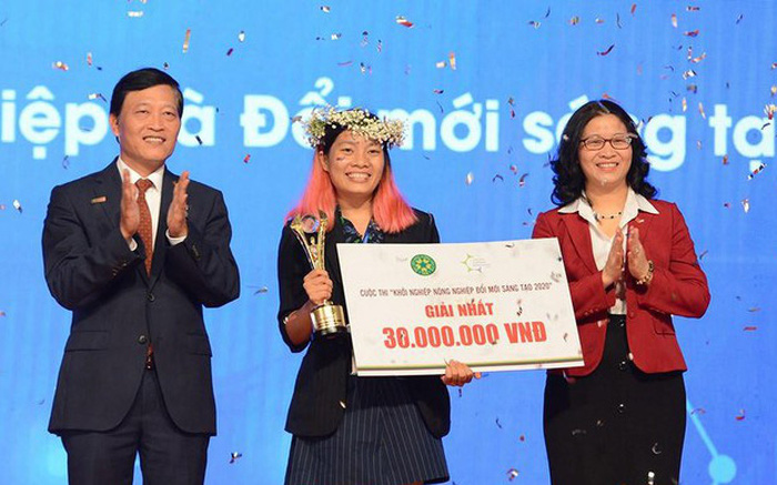 Dự án lá chuối Việt thay thế hộp xốp, túi nilon chiến thắng tại cuộc thi khởi nghiệp