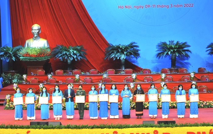 Trao Bằng khen cho 13 công trình/phần việc xuất sắc, tiêu biểu toàn quốc chào mừng Đại hội phụ nữ toàn quốc lần thứ XIII